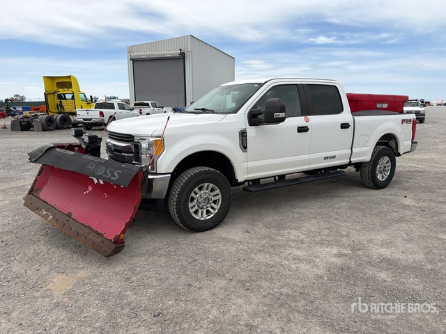 2017 Ford F-250 STX 4x4 Crew Cab Snow Plow Truck