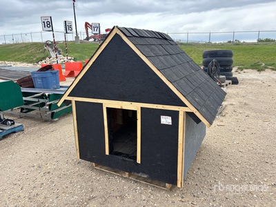 4 ft 6 in x 4 ft 6 in Wooden Dog House Divers
