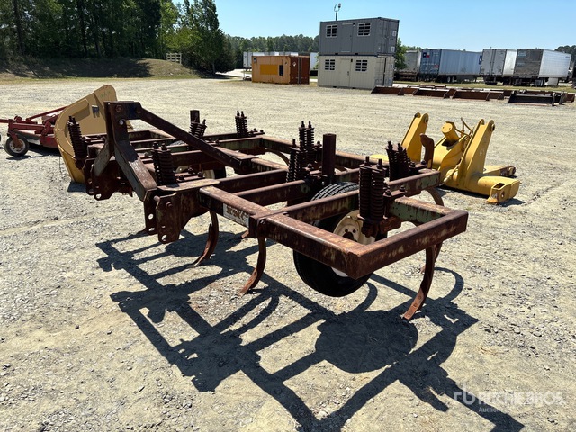 84 in 3-Point Chisel Plow