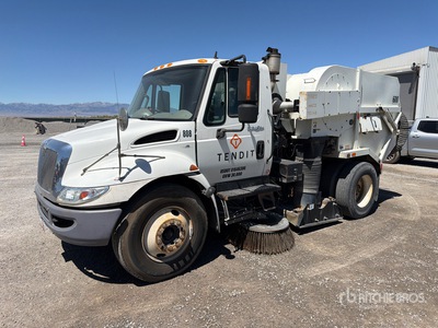 2010 Tymco 600 Air Sweeper on 2011 International 4300M7 Veegwagen
