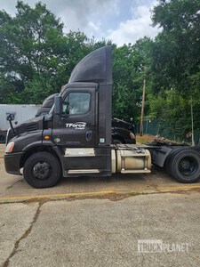 2018 Freightliner Cascadia 113 S/A Day Cab Truck Tractor (Inoperable)