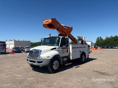 2007 Versalift VST-5000 on 2008 International 4300 4x2 Bucket Truck