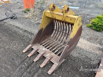 42 in Skeleton Excavator Bucket