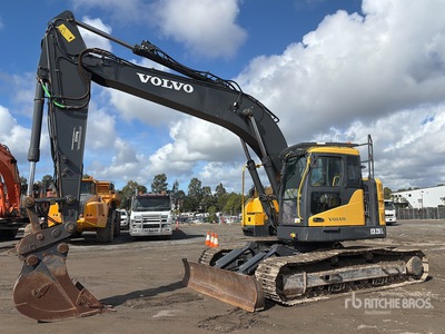 2015 Volvo ECR235CL حفارة بجنزير
