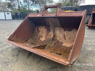 2450 mm Q/C Cleanup Excavator Bucket - Fits 40 - 50 ton