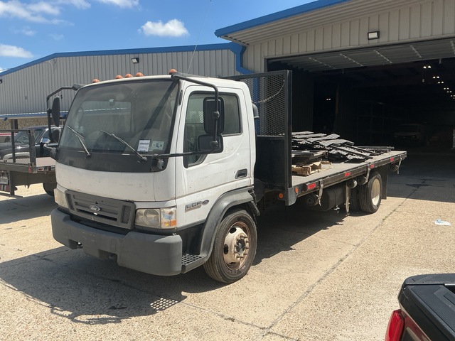 2006 Ford LCF 4x2 Flatbed Truck
