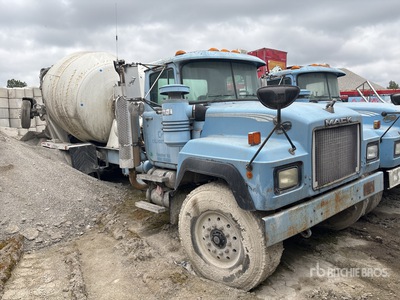 Mack Western Contractor Mixer Truck (Inoperable)