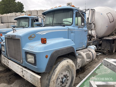 Mack RD688S Mixer Truck (Inoperable)