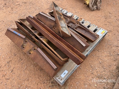 Quantity of (14) Pyramid Grouser 1000 mm - Fits Cat D6