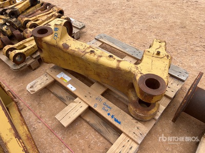 Queen Post - Fits Cat 631