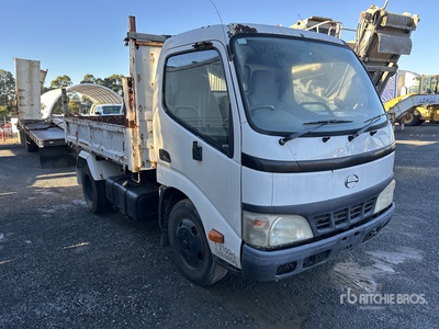 Hino Camion à benne basculante S/E