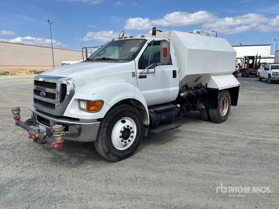 2015 Ford F-750 2000 gal 4x2 Water Truck