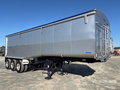 2025 Moore 9.6 m Tri/A Step Deck End Dump Trailer