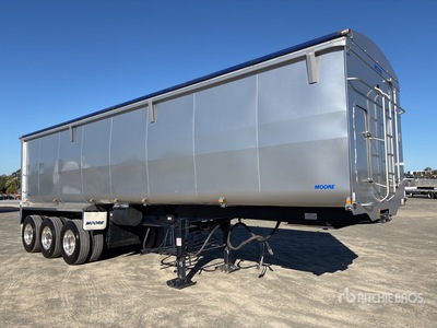 2025 Moore 9.6 m Tri/A End Dump Trailer
