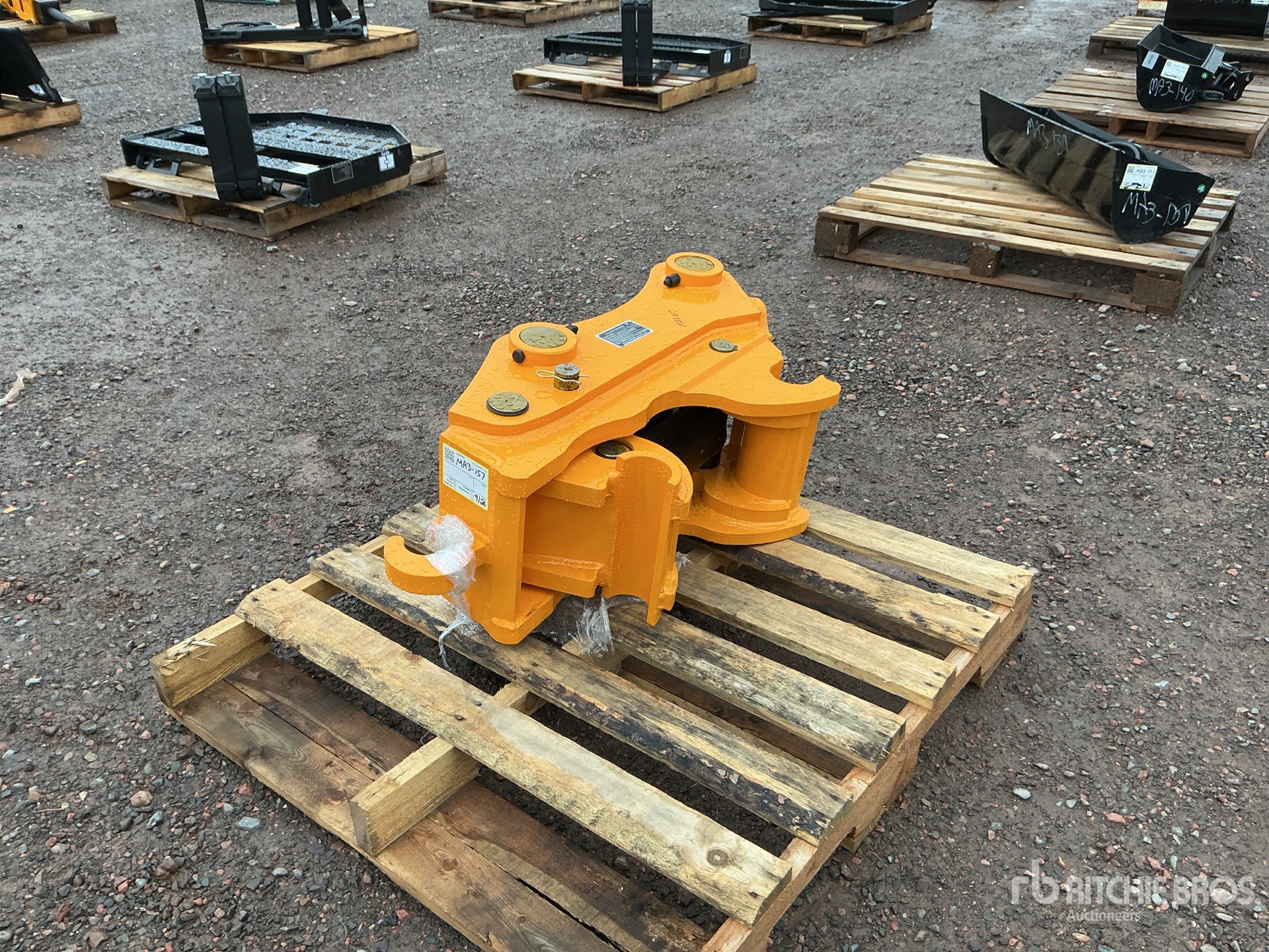2026 GIYI Hydraulic Excavator Coupler - Fits Cat 320 (Unused)