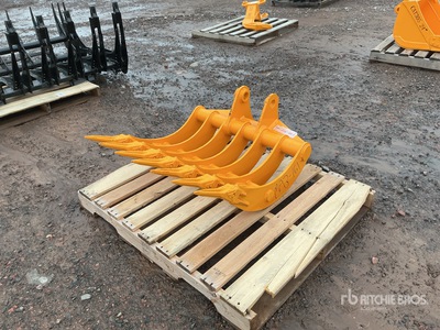 2026 GIYI 32 in Excavator Rake - Fits Cat 305 (Unused)