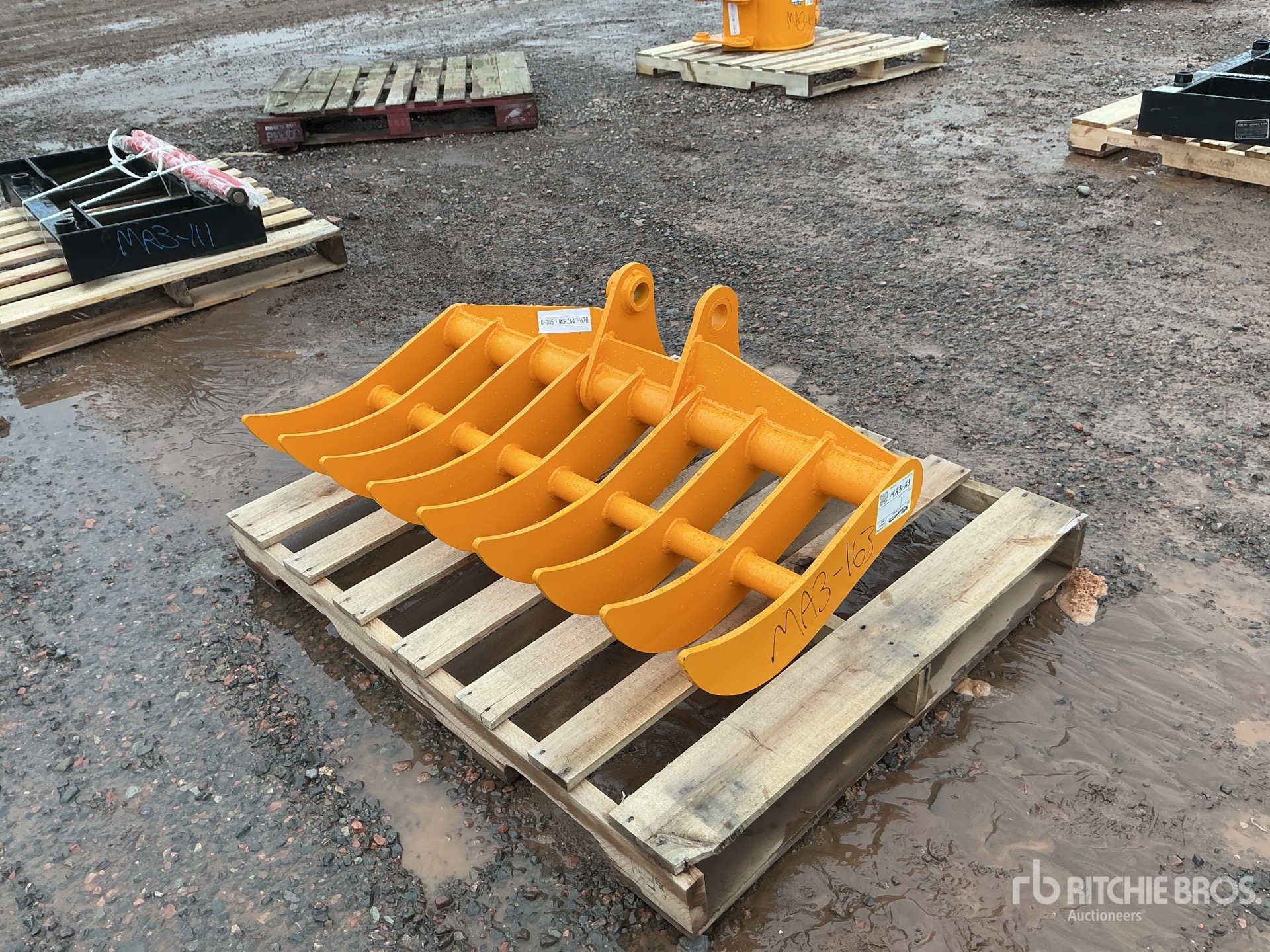 2026 GIYI 44 in Excavator Rake - Fits Cat 305 (Unused)