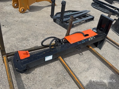 2026 GIYI GY-MLS62 16 in Mini Skid Steer Log Splitter (Unused)