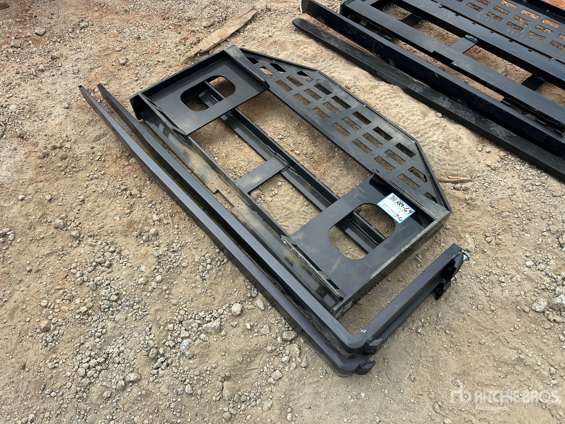 2026 GIYI GY-DHC Skid Steer Forks (Unused)