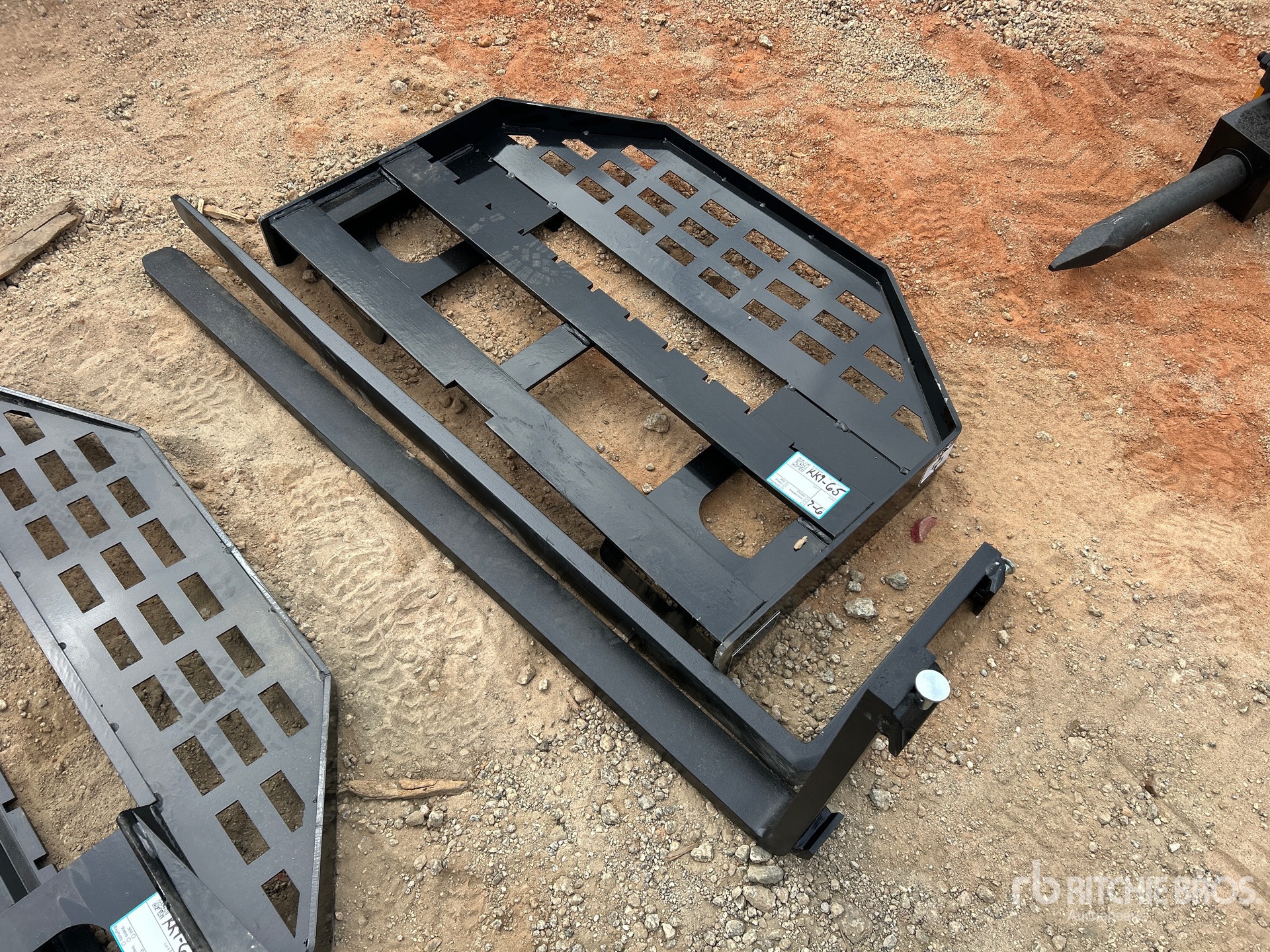 2026 GIYI GY-DHC Skid Steer Forks (Unused)