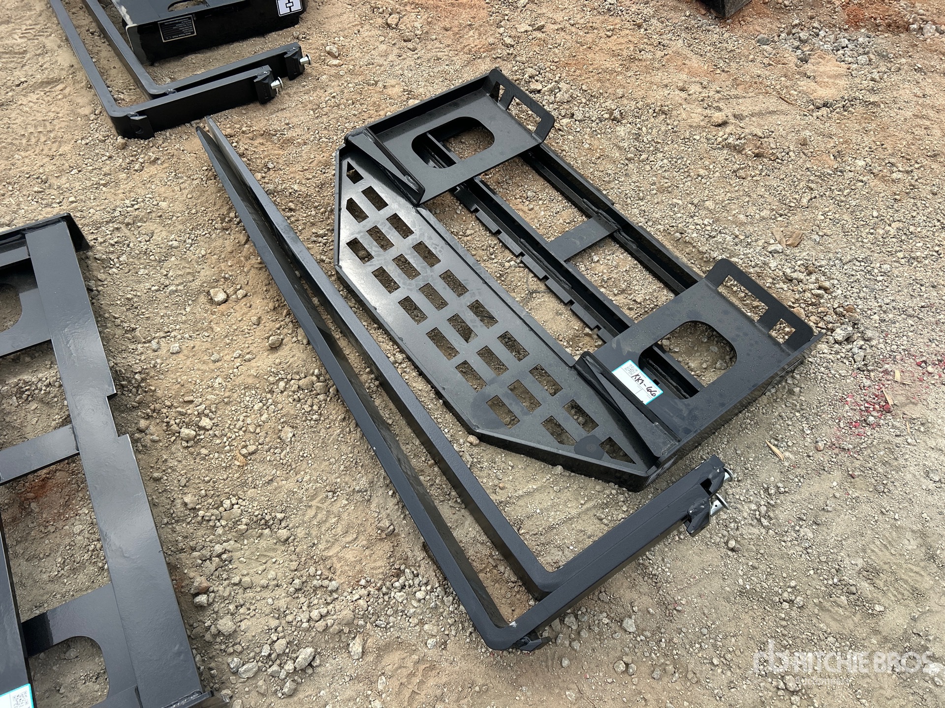 2026 GIYI GY-DHC Skid Steer Forks (Unused)