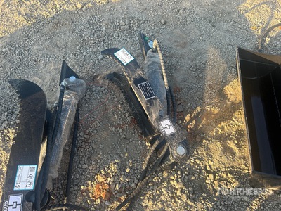 2026 GIYI GY-XJ3T 11 in Hydraulic Excavator Thumb (Unused)