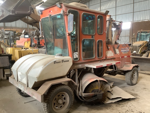 2015 Broce RCT350 Self-Propelled Broom