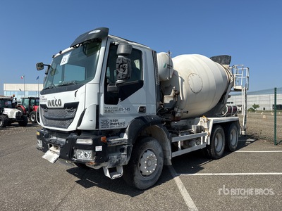 2015 Iveco Trakker 360EEV 6x4 Camion hormigonera
