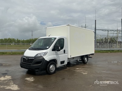 2023 Opel Movano 2.2 103 KW Box and LBW suitcase loading ramp Cargo Van