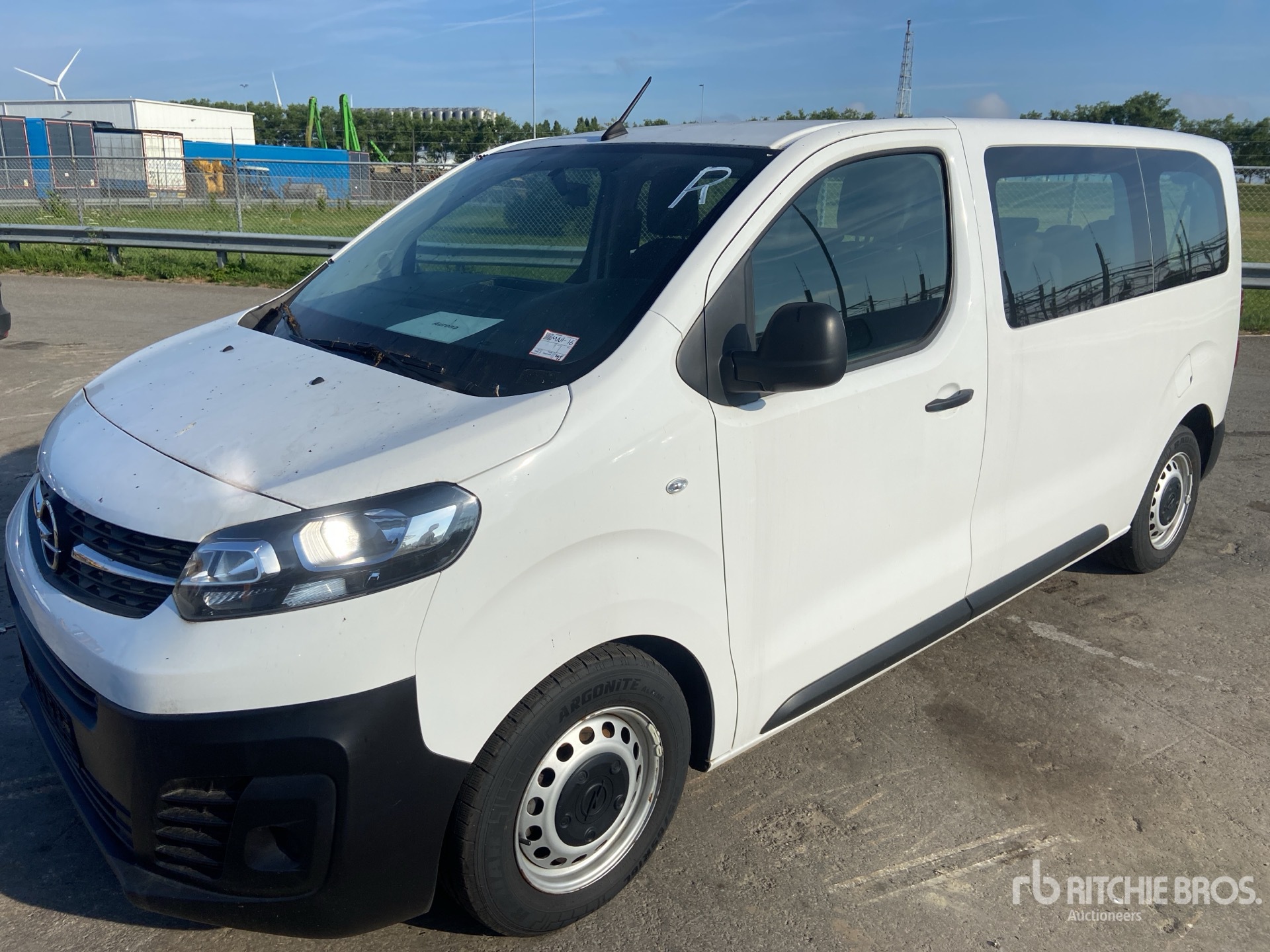2022 Opel Vivaro 1.5 88 KW 9-seater 9 Passenger Van (Inoperable)