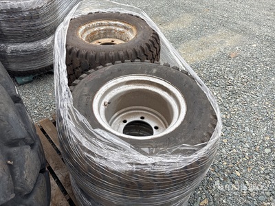 Quantity of (4) Goodyear Terra-Tire 31x15.5-15NHS إطارات المعدات