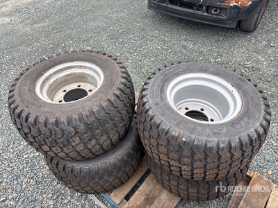 Quantity of (4) Goodyear Terra-Tire 31x15.5-15NHS إطارات المعدات