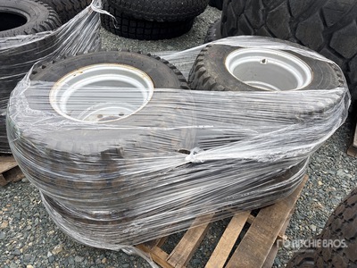 Quantity of (4) Goodyear Terra-Tire 31x15.5-15NHS إطارات المعدات