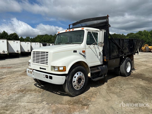1998 International 4700 4x2 S/A Dump Truck