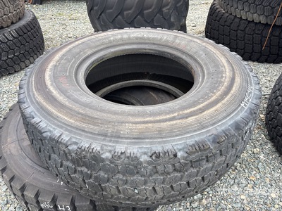 Bridgestone Snow v steel wedge 17.5R25 إطارات المعدات