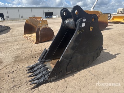 Rockland 36 in Digging Excavator Bucket - Fits John Deere 470
