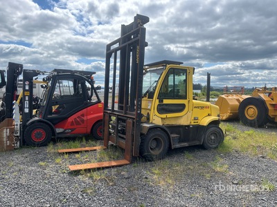 2021 Hyster H155 13600 lb Pneumatic Tire Forklift