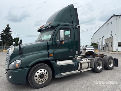 2011 Freightliner Cascadia 125 6x4 T/A Day Cab Truck Tractor