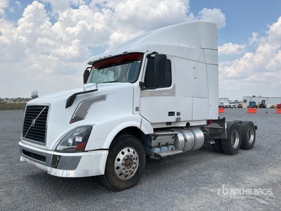 2014 Volvo VNL64T 6x4 Tractocamion con Dormitorio / Cabeza Tractora Cabina Dormitorio