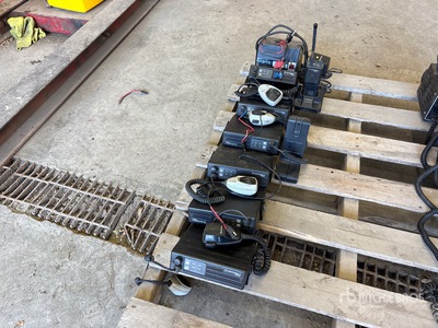 Quantity of (6) Motorola Radius 2-Way Programable Radios