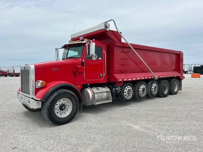 2014 Peterbilt 365 12x4 Camion à benne quatre essieux