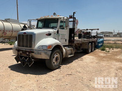 2011 Peterbilt 348 6x4 平台トラック