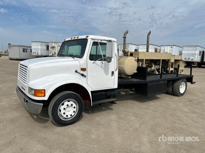 1990 International 4600 LP Concrete Pump Truck