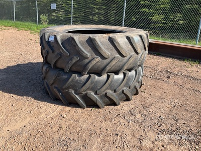 Quantity of (2) 460/85R38 إطارات المعدات