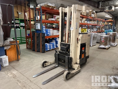 1986 Crown 35RRTT 3500 lb Reach Truck