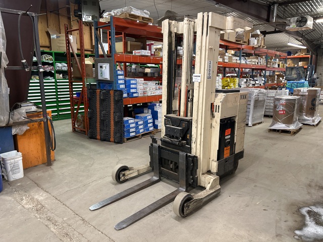 1986 Crown 35RRTT 3500 lb Reach Truck 1986 Crown 35RRTT 3500 lb Reach Truck