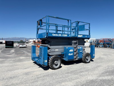 2002 Genie GS-5390 Dual Fuel Scissor Lift