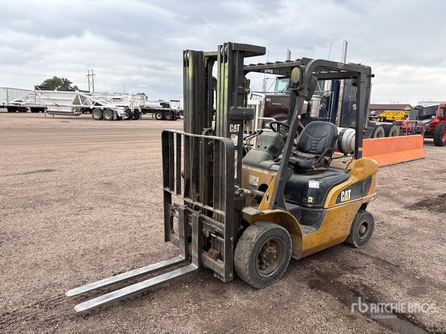 Cat P5000-LP 4500 lb Pneumatic Tire Forklift