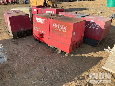 Quantity of (4) 2019 Mosa TS400PS-BC GE22VSX- (2) TS615VS & 2014 Doosan 720 Air Compressor (PARTS ONLY) Motor aangedreven lasser