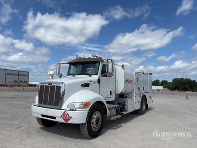 2019 Peterbilt 337 4x2 شاحنة الوقود والتشحيم